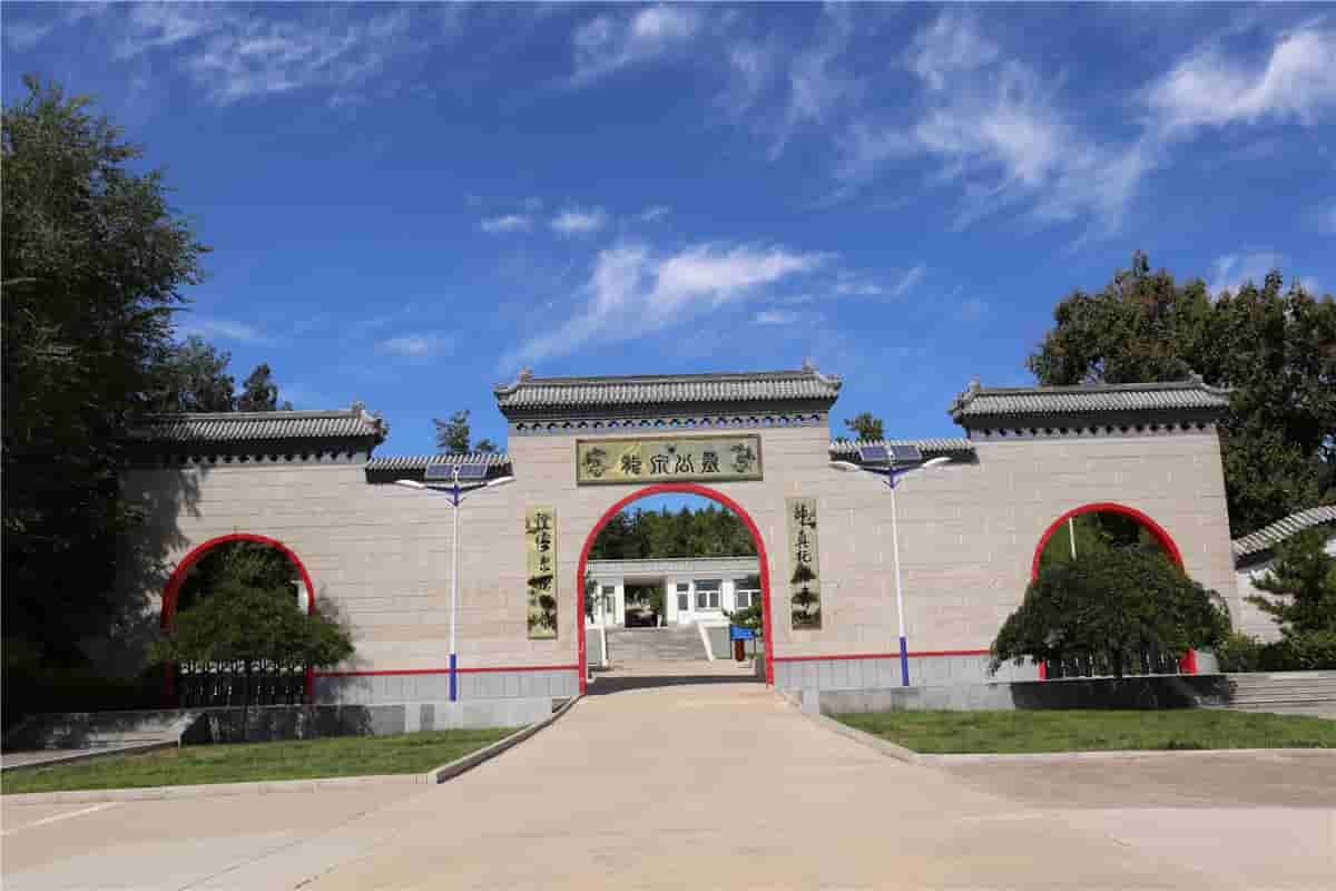  龙泉公墓怎么样？龙泉公墓购墓热线是多少？