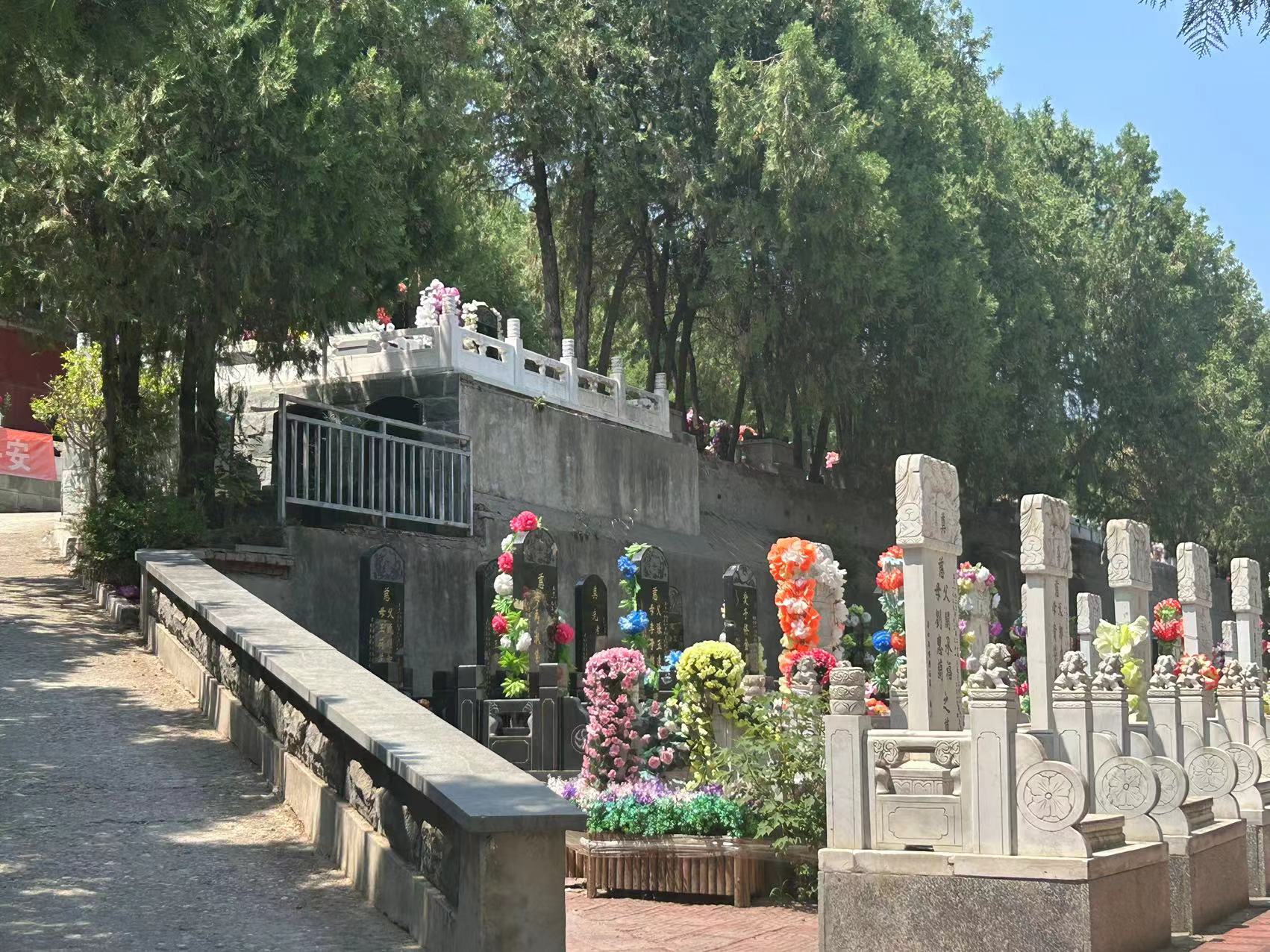  北京昌平九里山公墓二区合法吗？墓地电话010-69708366